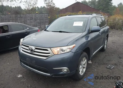 2013 Toyota Highlander Base Plus V6 из США, поврежденный, VIN 5TDBK3EH8DS252374